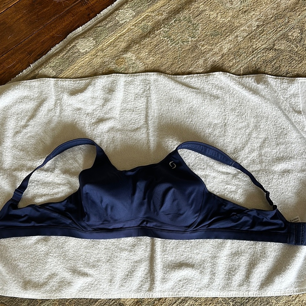 Women's Navy underwire sports bra